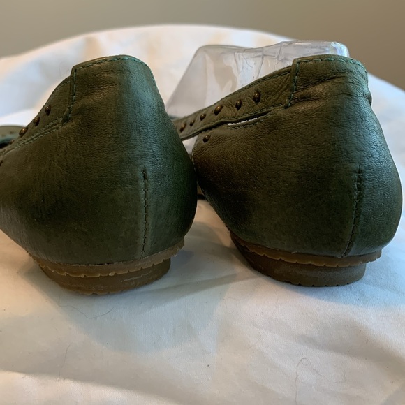Moss green flats - Picture 6 of 7